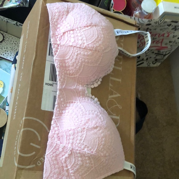 32DD Victoria Secret Bra - Picture 2 of 6
